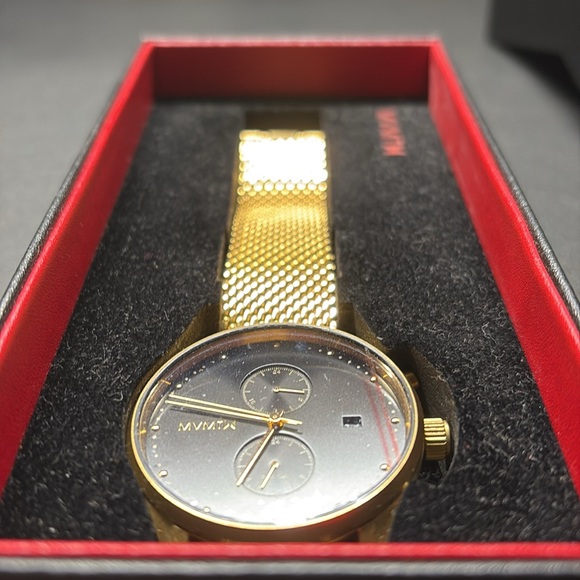 MVMT - Voyeger Eclipse Gold | 42MM
New - Picture 4 of 6